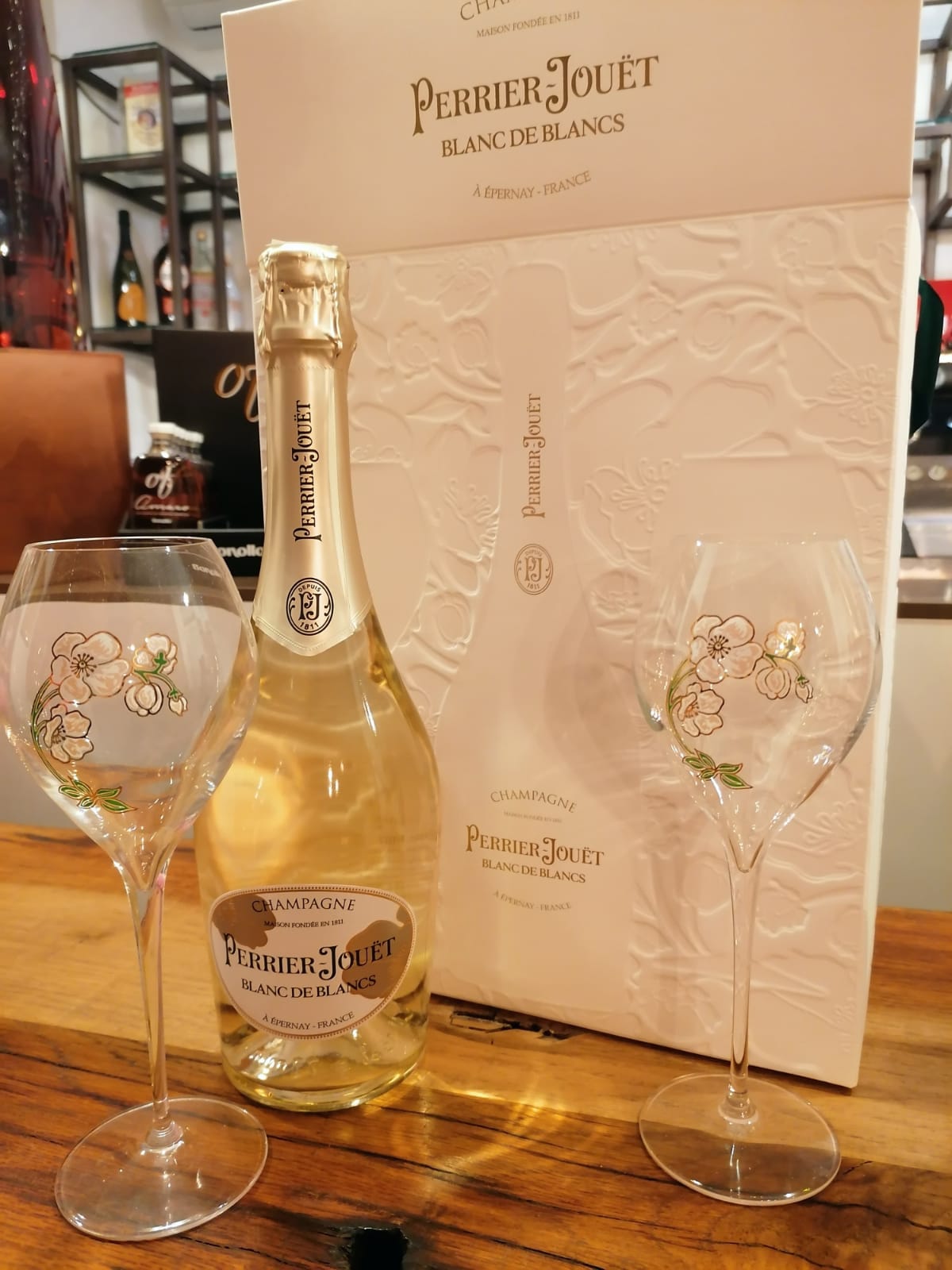 Perrier Jouet Champagne Brut Blanc de Blancs - box regalo con 2 calici decorati a mano